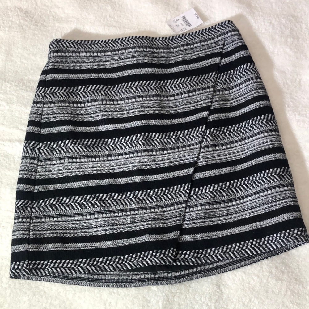 MAKE ME AN OFFER!!  J crew size 00 faux wrap skirt